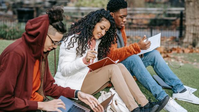 Mahasiswa Peduli Lingkungan: Mengintegrasikan Pendidikan, Karakter, Dan Sosial