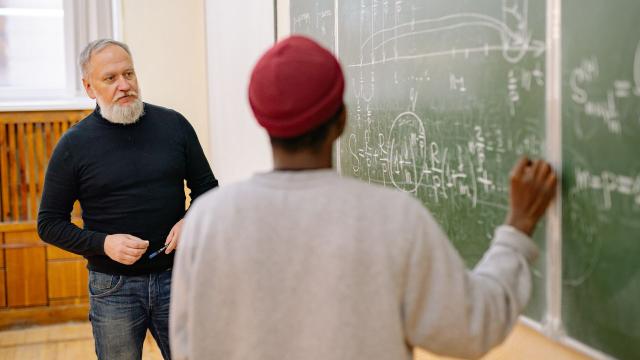 Kehidupan Mahasiswa Sebagai Proses Pembentukan Karakter Dan Kompetensi