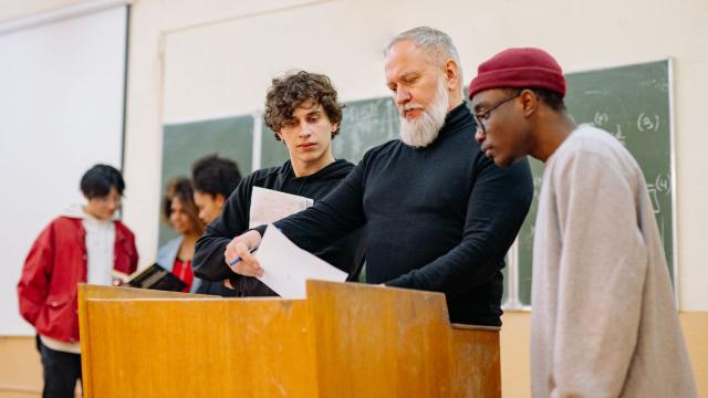 Gambar Artikel Mahasiswa Dalam Arus Akademik, Sosial, Dan Kesehatan Kampus