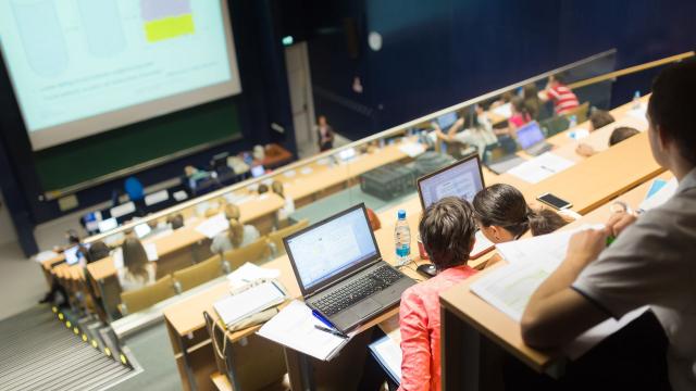 Gambar Artikel Menata Kehidupan Mahasiswa Agar Seimbang Antara Akademik Dan Sosial