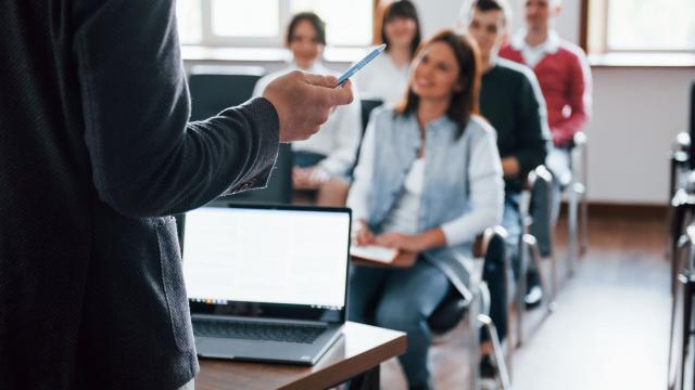 Gambar Artikel Membentuk Karakter Mahasiswa Melalui Pendidikan Holistik Di Perguruan Tinggi