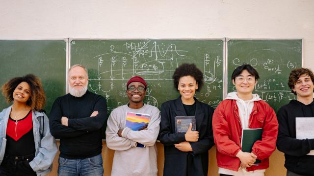 Gambar Artikel Mahasiswa Dan Strategi Menjaga Keseimbangan Akademik Serta Kehidupan Sosial