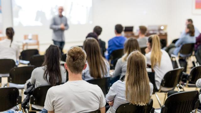 Gambar Artikel Mahasiswa Dan Seni Bertahan Di Tengah Ketidakpastian Masa Depan