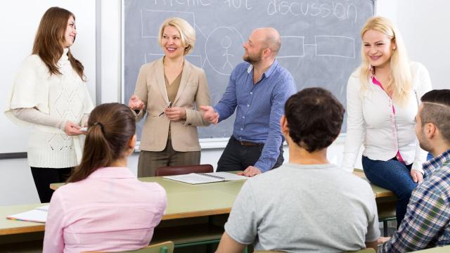 Mahasiswa Semester Akhir Dan Tekanan Menyelesaikan Studi Tepat Waktu