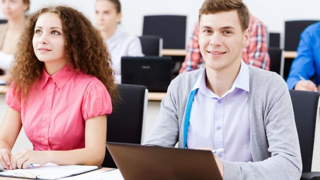 Gambar Artikel Realitas Kehidupan Mahasiswa Indonesia: Tekanan Akademik, Relasi Sosial, Dan Tantangan Kesehatan