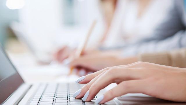 Gambar Artikel Ritme Kehidupan Mahasiswa Indonesia: Antara Tugas Kuliah, Relasi Sosial, Dan Kesejahteraan Diri