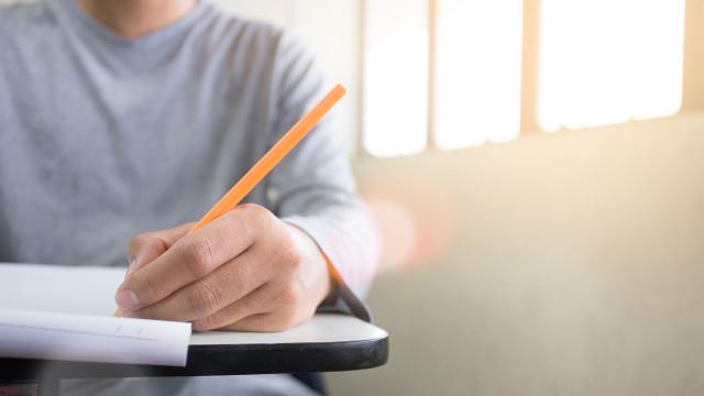 Belajar Menjadi Dewasa: Dinamika Kehidupan Mahasiswa Indonesia Di Tengah Berbagai Tuntutan