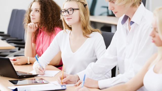 Gambar Artikel Menyeimbangkan Harapan Dan Realita: Cerita Kehidupan Mahasiswa Indonesia