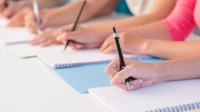 Gambar Artikel Bertumbuh Di Bangku Kuliah: Perjalanan Akademik Dan Kehidupan Mahasiswa Indonesia