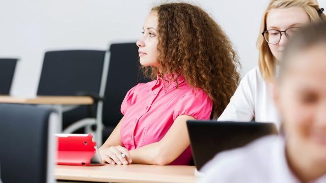 Gambar Artikel Masa Kuliah Sebagai Laboratorium Kehidupan: Pengalaman Mahasiswa Indonesia