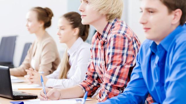 Gambar Artikel Kehidupan Mahasiswa Indonesia: Dinamika Akademik, Sosial, Dan Kesehatan