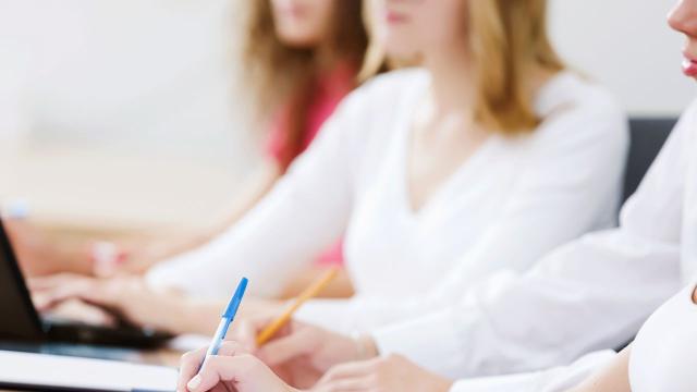 Gambar Artikel Mahasiswa Dan Seni Menyeimbangkan Hidup: Akademik, Sosial, Dan Kesehatan