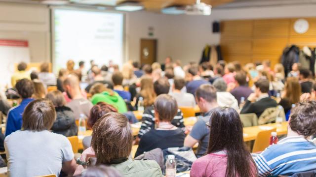 Gambar Artikel Mahasiswa Indonesia Di Tengah Tuntutan Akademik Dan Keseimbangan Hidup