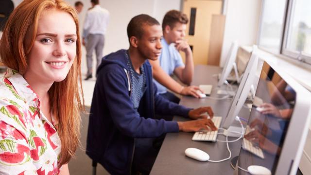 Gambar Artikel Mahasiswa Indonesia Dan Bayang-Bayang Dunia Kerja Sejak Bangku Kuliah