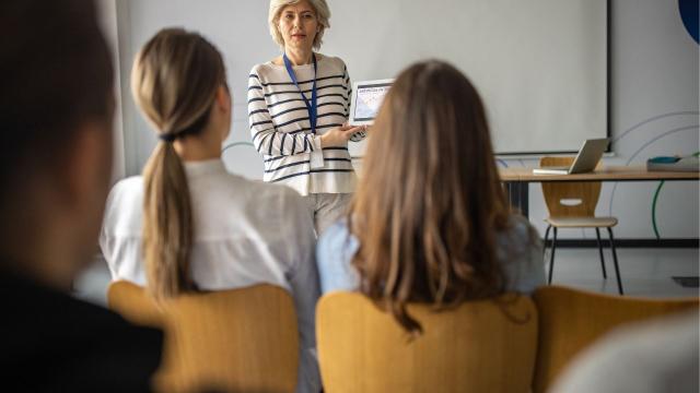 Gambar Artikel Mahasiswa Dan Dilema Produktivitas: Antara Tugas, Organisasi, Dan Kesehatan Diri