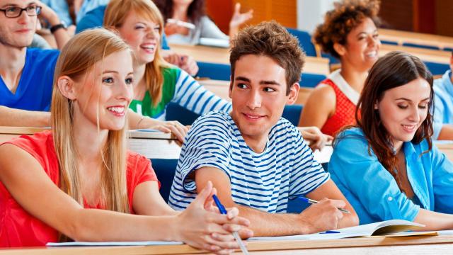 Menjadi Mahasiswa Seutuhnya: Merawat Akademik, Relasi Sosial, Dan Kesehatan