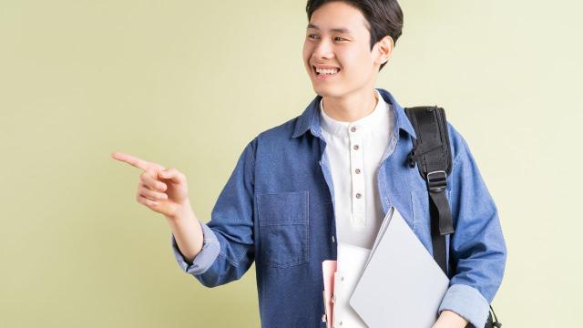 Gambar Artikel Membentuk Mahasiswa Unggul: Peran Universitas, Kurikulum, Dan Lingkungan Sosial Kampus