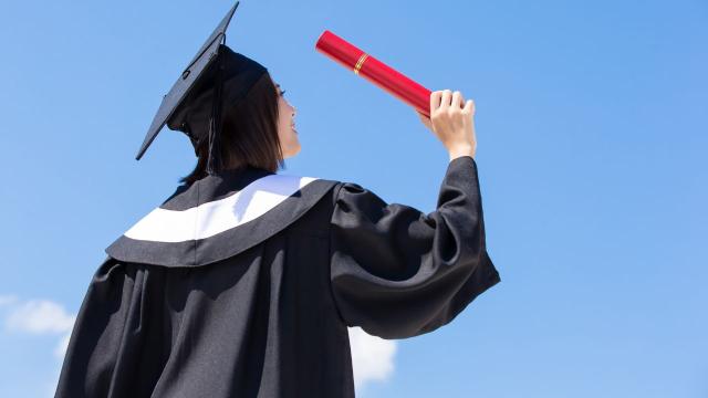 Gambar Artikel Kehidupan Mahasiswa Di Kampus Indonesia: Menyeimbangkan Akademik, Karakter, Dan Kesehatan