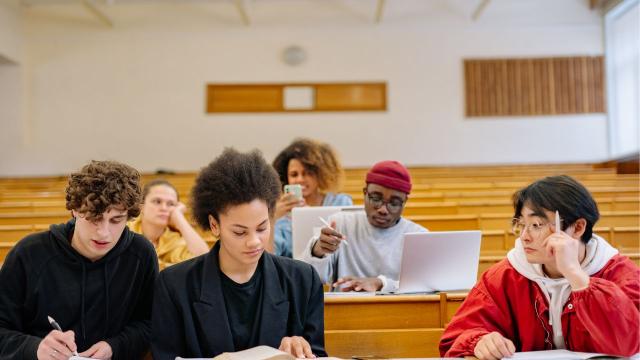 Gambar Artikel Mahasiswa Dan Kehidupan Kampus Di Indonesia: Proses Belajar Yang Menyeluruh