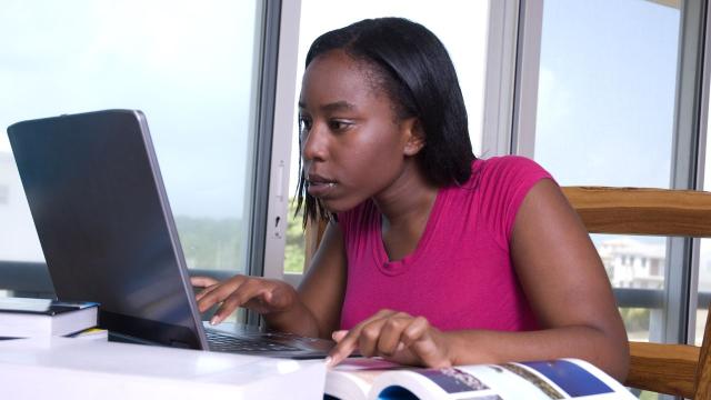 Gambar Artikel Kehidupan Mahasiswa Di Indonesia: Organisasi, Pergaulan, Kesehatan, Dan Peran Universitas