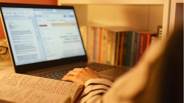 Mahasiswa, Kurikulum, Dan Kesiapan Menghadapi Dunia Kerja Di Indonesia