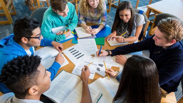 Mahasiswa Dan Budaya Literasi: Meningkatkan Kualitas Akademik Di Universitas