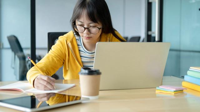 Gambar Artikel Mahasiswa Dan Adaptasi Pendidikan Tinggi Indonesia Di Tengah Perubahan Zaman