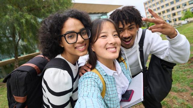 Kehidupan Mahasiswa Dan Manajemen Waktu: Menjaga Prestasi, Relasi Sosial, Dan Kesehatan