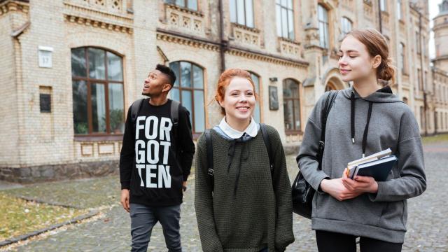 Gambar Artikel Masa Kuliah Sebagai Proses Pendewasaan: Akademik, Nilai Hidup, Dan Kesehatan Mahasiswa