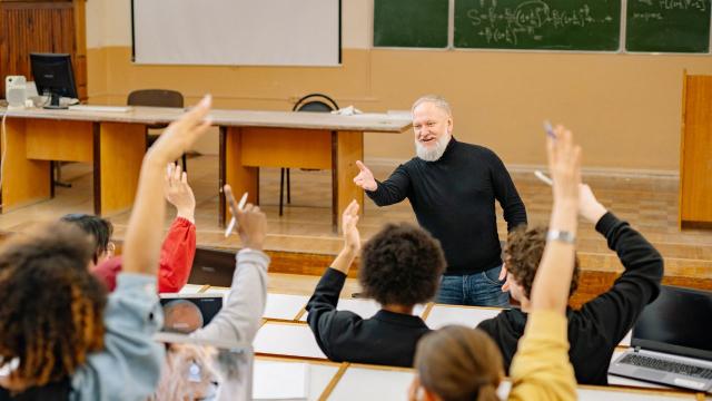 Mahasiswa Dan Etika Digital: Menjaga Integritas Akademik Dan Kehidupan Sosial Di Era Teknologi