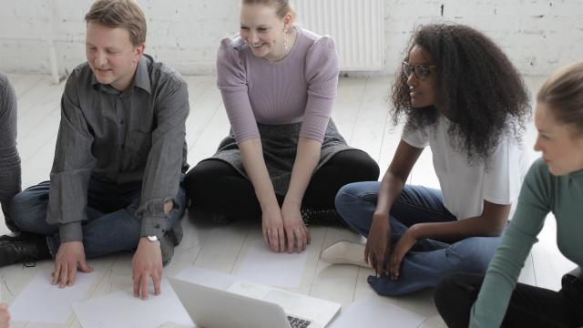 Mahasiswa Dan Peran Organisasi: Membangun Karakter, Jejaring Sosial, Dan Kesehatan Mental