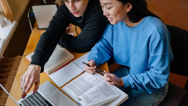Gambar Artikel Mahasiswa Dan Pengembangan Karier Berbasis Kompetensi: Membangun Prestasi, Relasi, Dan Kesehatan