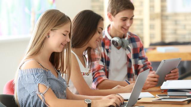 Mahasiswa Dan Tekanan Sosial Kampus: Menemukan Jati Diri Di Tengah Lingkungan Yang Dinamis