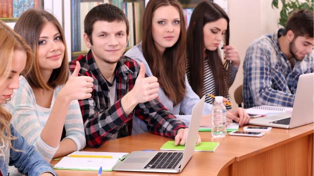 Gambar Artikel Mahasiswa Dan Tantangan Akademik Tingkat Akhir: Menjaga Konsistensi Hingga Garis Finish