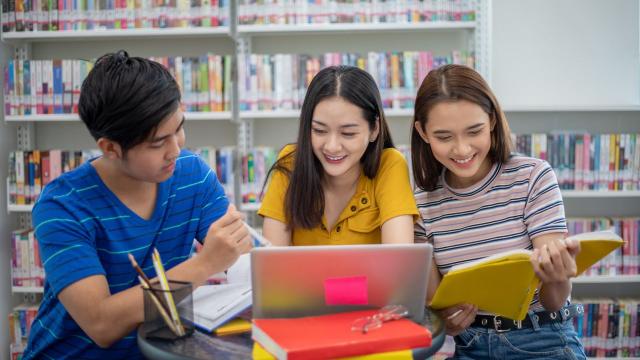 Gambar Artikel Mahasiswa Rantau Dan Proses Adaptasi: Belajar Mandiri Di Lingkungan Baru