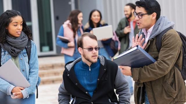 Gambar Artikel Mahasiswa Dan Dinamika Pendidikan Tinggi Di Indonesia: Kurikulum, Karakter, Dan Inklusivitas