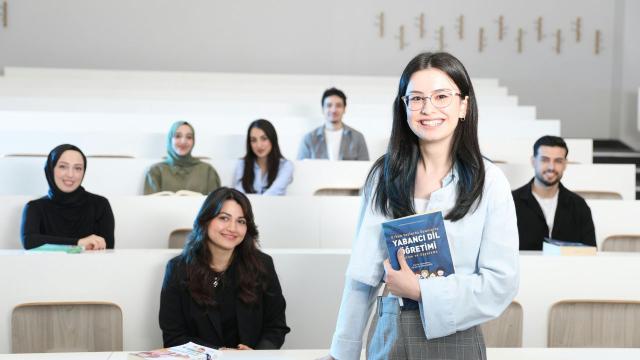 Gambar Artikel Mahasiswa Dan Beasiswa: Peluang Pendidikan Dan Tantangan Prestasi