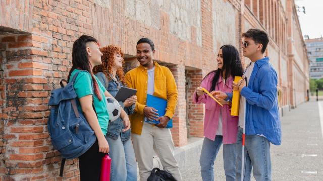 Peran Dosen Dalam Membentuk Karakter Dan Prestasi Mahasiswa