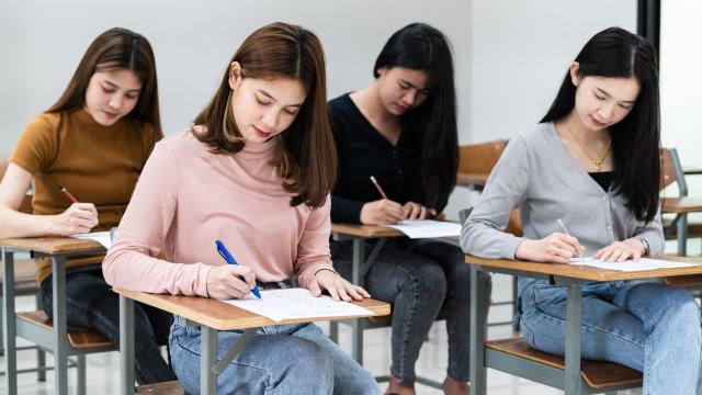 Gambar Artikel Tantangan Mahasiswa Di Era Digital Dan Perubahan Pola Belajar