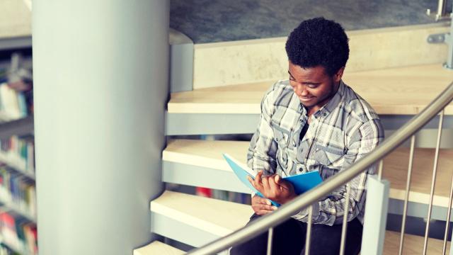 Gambar Artikel Pergaulan Mahasiswa Di Lingkungan Kampus: Antara Solidaritas Dan Tantangan Moral