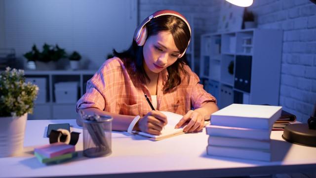 Kampus Sebagai Ruang Tumbuh Mahasiswa Dalam Menempa Ilmu Dan Karakter