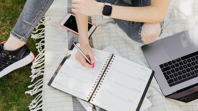 Kehidupan Mahasiswa Indonesia Dalam Membangun Kemandirian Dan Tanggung Jawab Pribadi