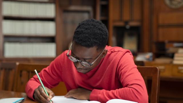 Gambar Artikel Mahasiswa Indonesia Di Era Digital: Antara Kemudahan Akses Dan Tantangan Akademik