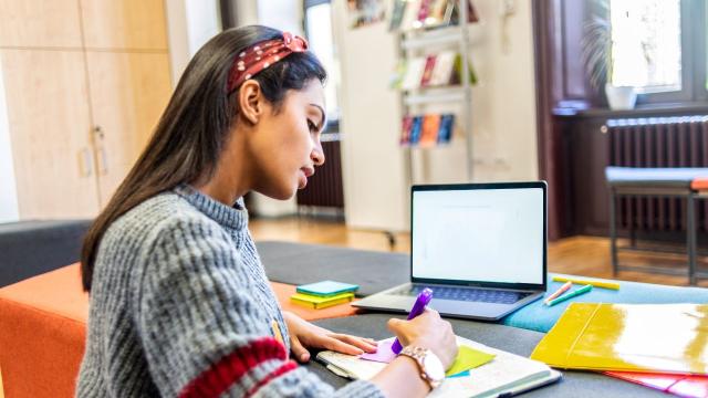 Gambar Artikel Peran Program Beasiswa Dalam Meningkatkan Akses Pendidikan Tinggi Bagi Mahasiswa