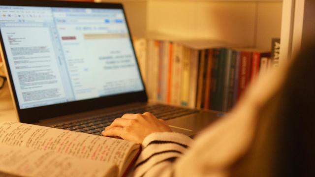 Mahasiswa Indonesia: Menghadapi Kehidupan Kampus Yang Dinamis Dan Menantang