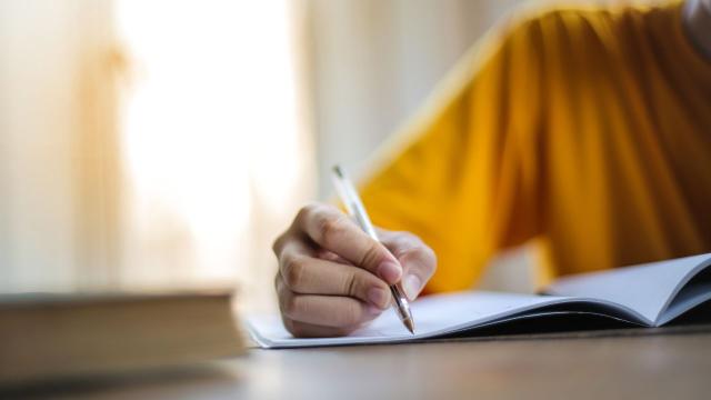 Mahasiswa Indonesia: Antara Akademik, Aktivitas Sosial, Dan Kehidupan Kota