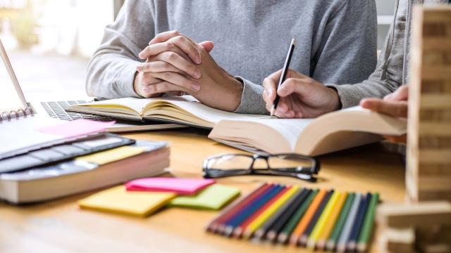 Kehidupan Mahasiswa Indonesia: Antara Kemandirian, Akademik, Dan Dinamika Sosial