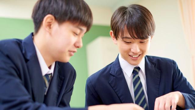 Mahasiswa Indonesia Dalam Dunia Kampus: Belajar, Bersosialisasi, Dan Bertumbuh