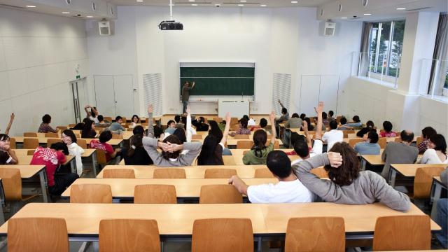 Kehidupan Mahasiswa Indonesia: Menjalani Peran Akademik Dan Sosial Secara Seimbang