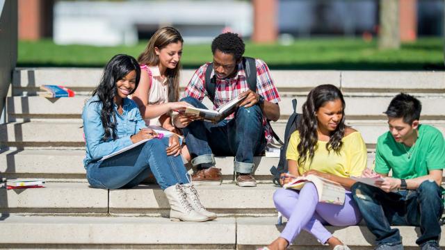 Gambar Artikel Potret Mahasiswa Indonesia Dalam Lingkungan Kampus Modern